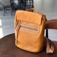 Mochila de cuero marrón con cremallera abatible, adecuada para estudiantes universitarias y estudiantes masculinos. - details 0