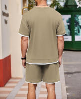 Traje deportivo de hombre con bloques de color, pantalones cortos de dos piezas, cuello redondo y camiseta de manga corta. - details 26