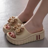 Sandalias deslizantes elegantes con adornos florales para mujer - Colección Verano 2025, zapatos de playa antideslizantes, resistentes a los olores y duraderos con suela gruesa acolchada para comodidad en interiores y exteriores, zapatillas de interior | - details 5