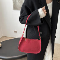 Bolso Hobo pequeño con textura roja para mujer, bandolera de un solo hombro, a la moda - details 9