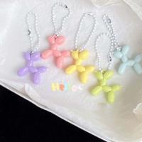 Llavero con forma de cachorro y globos de colores crema con personalidad, cadena de bolas, colgante de perro de dibujos animados, abalorios para bolso, llavero para mujer - details 10