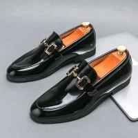 Zapatos de vestir negros para hombre, conducción plana cómoda, oficina de negocios, hebilla de metal, zapatos casuales de cuero con patrón de cocodrilo - details 0