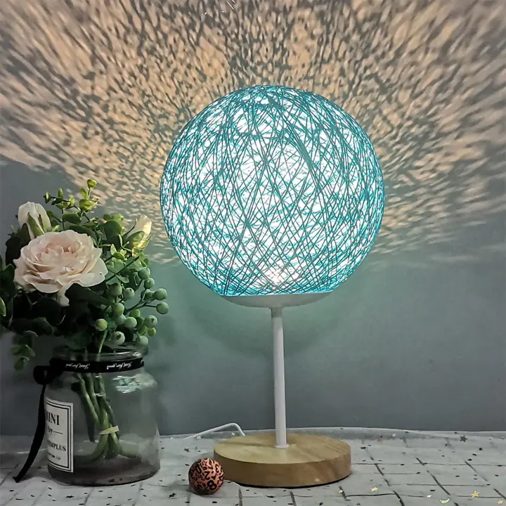 Lámpara de escritorio de madera de bambú con carga USB, luz de noche LED con forma de bola de ratán para dormitorio, dormitorio, azul cielo, 7,9 pulgadas - 1
