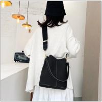 Bolso de Cubo de Cuero Temporado Bolso de Hombro de Moda de Ante Gran Capacidad Bolso Casual Retro - details 7