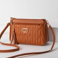 Bolso cruzado de gran capacidad para mujer, decoración con borlas, bolso de hombro con entramado y cremallera, bolso de bolsillo, bandolera de cuero de PU - details 6