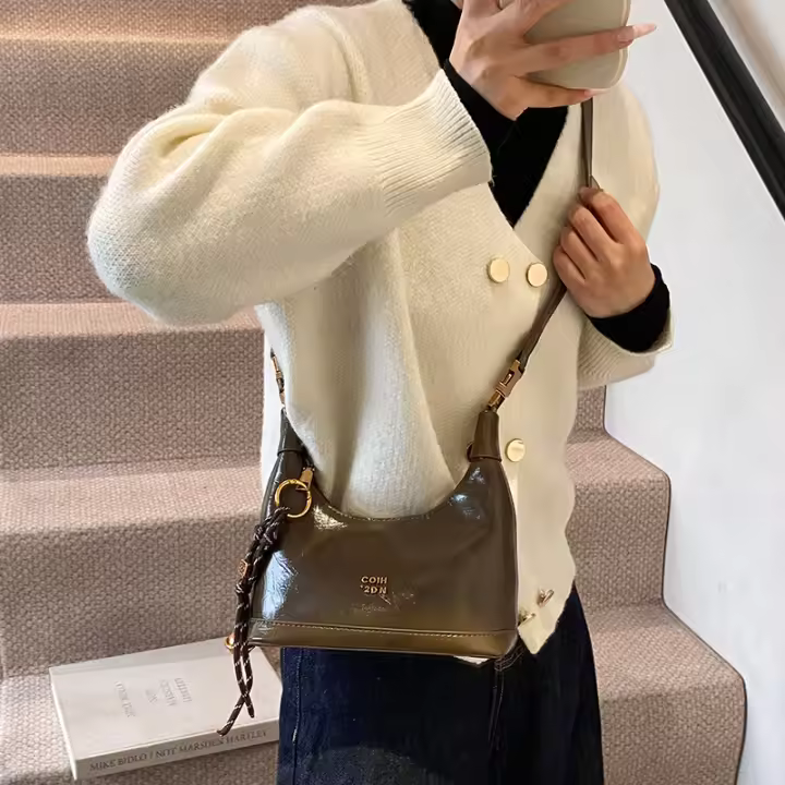 Bolso 2025 nuevo bolso de mensajero de hombro con textura de nicho de gama alta bolso de bola de masa portátil popular para mujer - 1