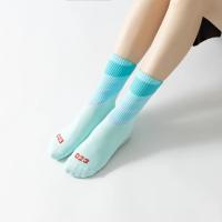 Calcetines de Yoga y Pilates con patrón de grafiti personalizado para mujer, calcetines deportivos antideslizantes, calcetines de moda que combinan con todo, calcetines de tendencia - details 3