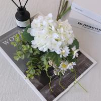 Ramo de eucalipto de hortensias artificiales de lujo, flores de hortensias elegantes de plástico, flores falsas realistas, fiesta de vacaciones, boda - details 9