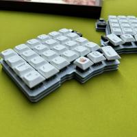 Silakka54 Teclado mecánico cableado con Wechsel caliente QMK/VIAL Control personalizado en blanco con teclas simples Ergonomía y control maestro RP2040 Accesorios para teclados de juegos - details 2