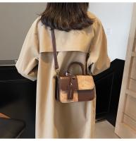 Nuevo bolso de mensajero versátil de hombro, bolso cuadrado pequeño portátil con costuras. - details 31