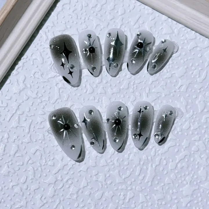 Arte de Uñas de Metal Plateado Hecho a Mano Irregular Longitud de Almendra Blanca, Conjunto Completo, Puntes de Uñas Falsas para Belleza - 1