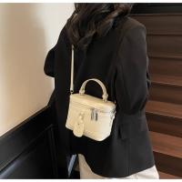 Diseño de nicho de moda llevado a mano caja bolsa de las mujeres 2025 verano nuevo bolso de hombro retro bolso de mensajero casual de alto valor - details 19