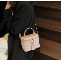 Diseño de nicho de moda llevado a mano caja bolsa de las mujeres 2025 verano nuevo bolso de hombro retro bolso de mensajero casual de alto valor - details 25