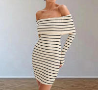 Vestido corto informal de punto con hombros descubiertos y manga larga a rayas para vacaciones en la playa - details 4