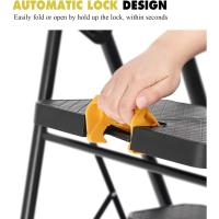 Escalera Plegable de 4 Peldaños con Bandeja de Herramientas e Bloqueo de Seguridad, Carga hasta 360 kg, Escalera Doméstica con Pedal Ancho Antideslizante e Pasamanos, Uso Hogar Cocina, Negro - details 3