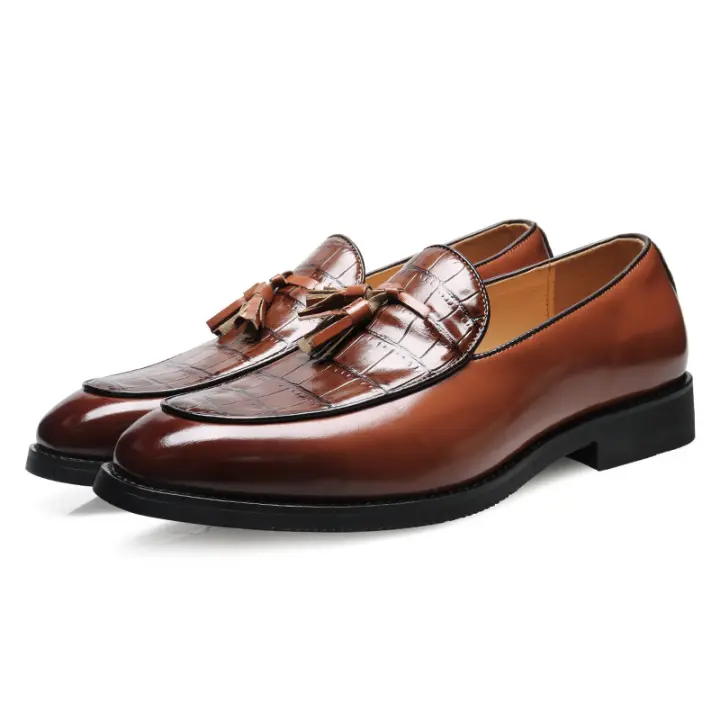 Británico pequeños zapatos de cuero de los hombres jóvenes puntiagudo borla beanie zapatos mocasines - 1