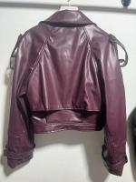 Chaqueta recortada de estilo europeo, chaqueta de cuero genuino roja para espectáculos y desfiles, novedad de 2025 - details 3