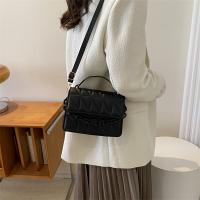 Bolso acolchado elegante para mujer de otoño e invierno, bolso bandolera de gran capacidad y conveniente, bolso de hombro, multifuncional, correa ajustable, cierre magnético seguro, adecuado para salir, ir de compras, viajar y tomar fotos - details 7