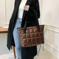 Bolso de mano de algodón con almohadilla espacial para mujer, bolsa de viaje de hombro acolchada, de gran capacidad, impermeable, a la moda, Invierno - details 19