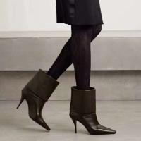 2024 Botas de ante occidentales de otoño con tacón de aguja minimalista y tacón de gatito con logotipo para mujer - details 0