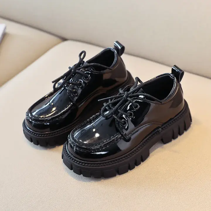 Niños y niñas informales de cuero negro, gruesos con cordones, planos de pisos escolares, zapatos formales para escenarios de bodas. - 1