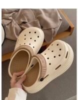 Los estudiantes usan la versión coreana de moda y creativa de los zapatos con agujeros, zapatillas geniales de cabeza de bolsa de paso de mierda de suela gruesa suave de EVA de verano para mujer - details 40