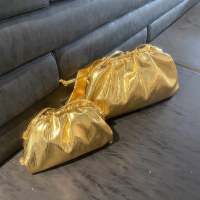 Bolso Cruzado de Dumpling Brillante Bolso de Noche de Nubes con Correa de Cadena - details 3