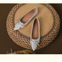 Viento suave zapatos de boda nupcial satén plano puntiagudo solo zapatos de las mujeres 2025 nuevo temperamento arco tacones pequeños - details 8