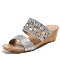 Sandalia Zapatillas de tacón inclinado para mujer 2025, nuevos zapatos para mamá, sandalias romanas de playa antideslizantes - details 3