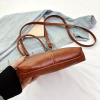 2025 Nuevo bolso bandolera vintage para mujer con correa ajustable para el hombro y cierre de beso - Bolso de color sólido en rojo, marrón claro, negro - Bolso de hombro pequeño elegante para atuendos informales y formales, bolso bandolera - details 3