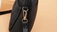 Nuevo Señoras Simple Hombro Bolso Bordado Corazón Crossbody Señoras Cuero Negro Bolso Pequeño Mensajero - details 5