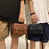Bolso bandolera minimalista de streetwear. Bolso de hombro versátil de nueva moda de primavera y verano. Bolso tipo caja con diseño de nicho. Bolsa para teléfono multifuncional. - details 1