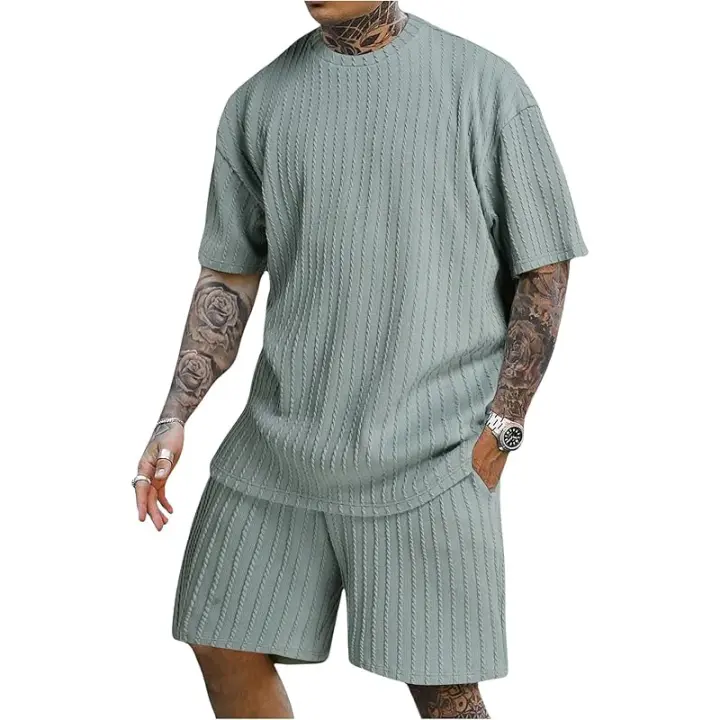 COZYEASE Conjunto de 2 piezas para hombre, camiseta de verano con cuello redondo y pantalones cortos informales con cordón - 1