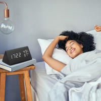 Reloj Digital creativo, pantalla LED electrónica de madera, detección de temperatura y humedad, despertador para dormitorio - details 7