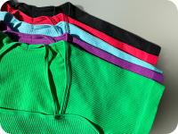 Top de yoga para mujer deportiva sin costuras FKAFIT manga corta cintura alta ropa de gimnasio con diseño sólido material de nylon talla ajustable - details 1