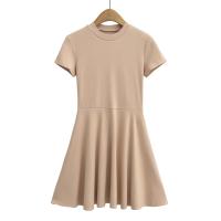 Vestido básico de manga corta de color sólido ajustado de estilo europeo y americano para mujer con cintura y cuello medio alto delgado Empalme de una palabra falda de swing grande - details 4