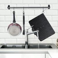 Tapete de silicona resistente al calor para escurrir platos, tamaño grande, antideslizante, tapete de cocina para escurrir platos, con abertura de desviación y pendiente para secar platos - details 9