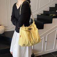 Bolso tipo cubo plisado de estilo coreano, bolso de gran capacidad, bolso de hombro de nailon, bolso cruzado de tela impermeable de Color sólido - details 27