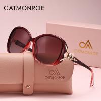 Gafas de Moda Polarizadas para Mujer CATMONROE - Montura Grande Elegante de PC con Bisagras de Metal Dorado, Protección, Gafas Elegantes para Viajar y Conducir, Caja de Regalo Incluida - details 3