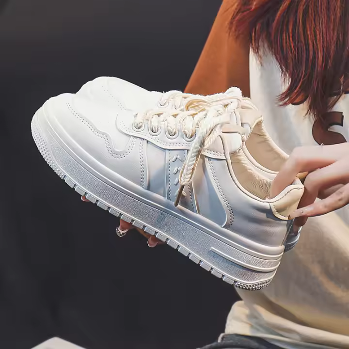 Zapatos blancos pequeños de punta baja para mujer, zapatillas con plataforma, con aumento de altura, diseño versátil - 1