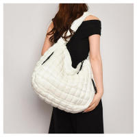Bolso de mano tipo chaqueta nube plisada, bolso bandolera - details 9