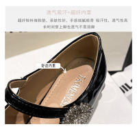 Zapatos Mary Jane de tacón grueso con cabeza cuadrada y flor de diamantes de imitación. - details 3