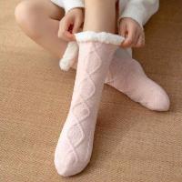 Calcetines térmicos gruesos de terciopelo suave, calcetines de suelo de felpa tejidos antideslizantes, calcetines de lana esponjosos, regalos para mujer - details 2