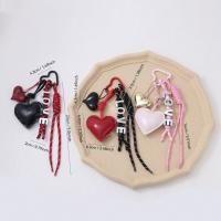 LLavero de cuerda de cuero con forma de corazón de PU, llaveros de coche de cuerda trenzada hechos a mano con letras inglesas, colgante de bolsa de cuerda de amor antipérdida de estilo coreano - details 0