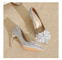 Zapatos de cristal franceses 2025 primavera y otoño nuevos zapatos de boda plateados con diamantes de imitación, punta de arco, tacones altos de aguja para mujer. - details 6
