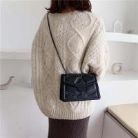 Bolso de hombro Retro con cadena y remaches para mujer, bandolera cuadrada pequeña a la moda de cuero PU con tapa, bolso de diseñador - details 2
