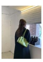Bolsos de hombro verdes para ir al trabajo para mujer, bolsos de diseñador de lujo, bolso informal de Color puro, bolso con almohada de gran capacidad para axila 2024 - details 26