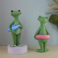 Estatua de rana de vacaciones de resina, regalo único, divertida estatua de rana surfista hecha a mano, escultura de Animal de estilo lindo, escritorio de oficina - details 3