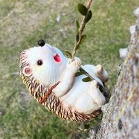 Bonito colgante de erizo de imitación, adorno de erizo trepador hecho a mano de resina, decoración única de animales de paisaje - details 3