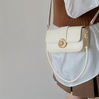Elegante Bolso de Hombro de PU Beige con Borlas Diseño Inspirado de Bolso Cruzado de Diseñador - details 4